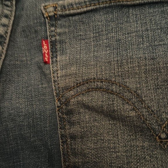 Levi’s Women’s Bootcut Jeans. 33”waist 32”Length-16M - Picture 6 of 8